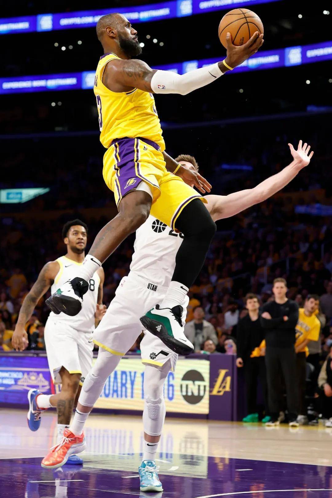 爱游戏体育-关于东契奇新星突破纪录表现惊艳，塞尔维亚队未来可期！的信息