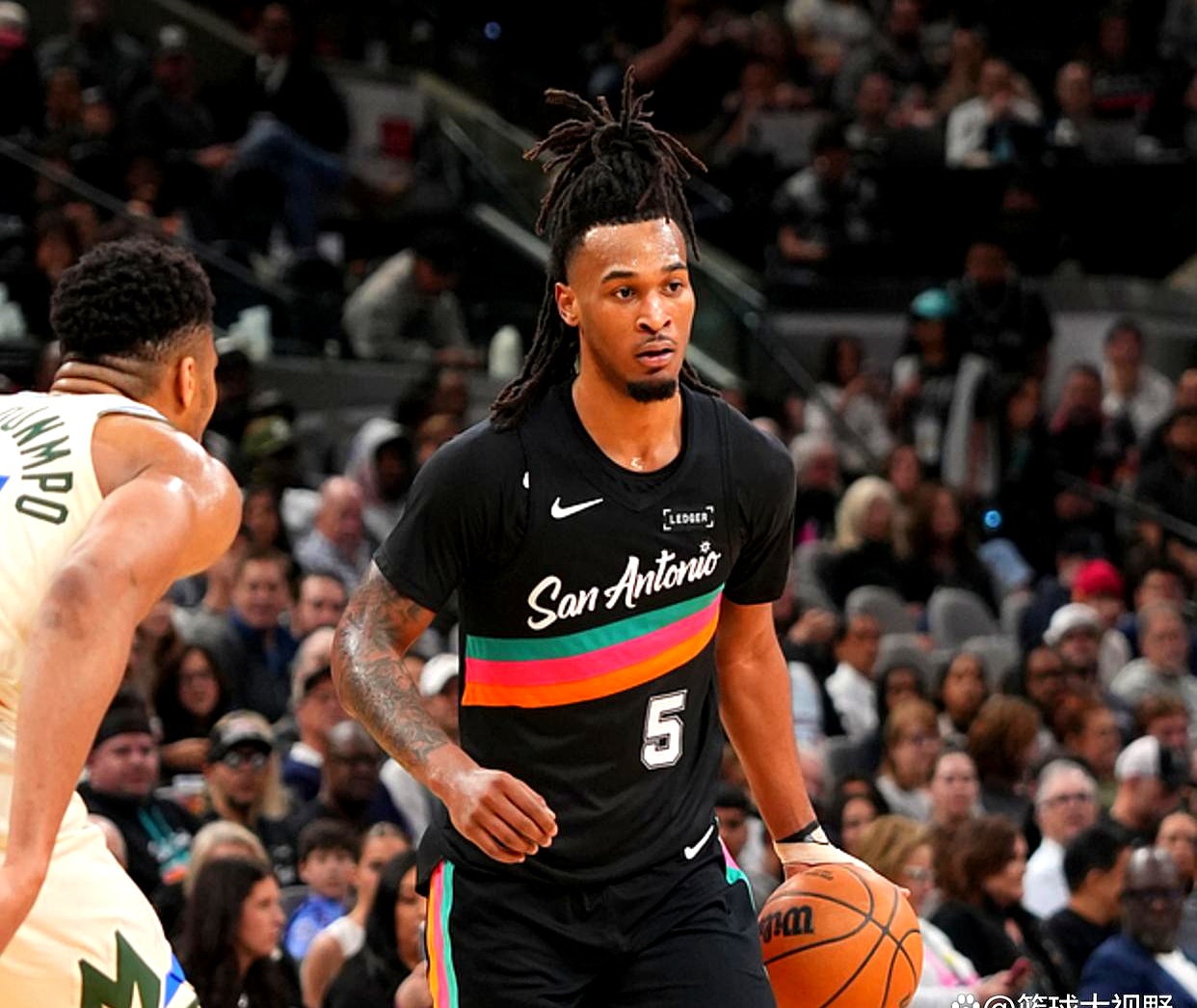 AYX-字母哥在塞尔维亚队比赛中高光表现，势不可挡引发热议！的简单介绍