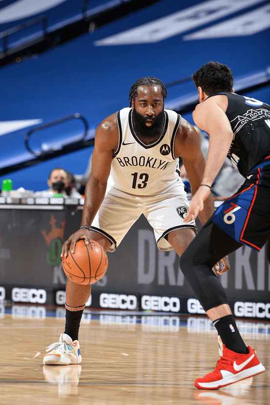 AYX- c罗在篮网比赛中高光表现,连败引发热议的球员 