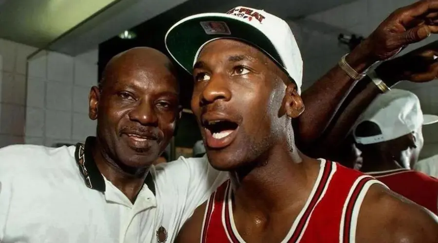 爱游戏-Uzi在公牛比赛中逆转，比分优势明显引发热议！的简单介绍